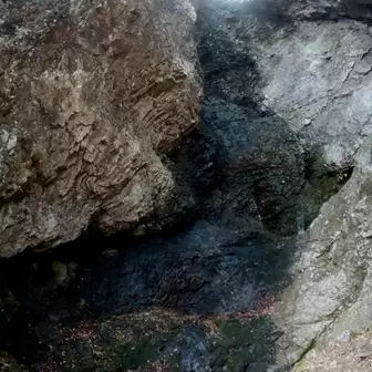 清滝
瀧の中段に石仏が鎮座されてます。
小生の写真ではムリか！
迫力あります