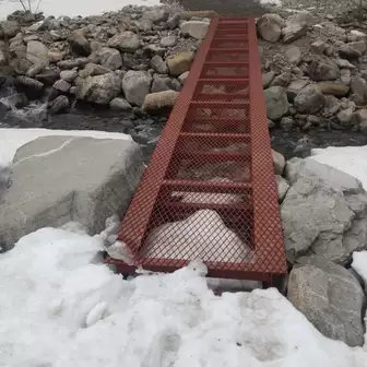 真新しい橋。
助かります。