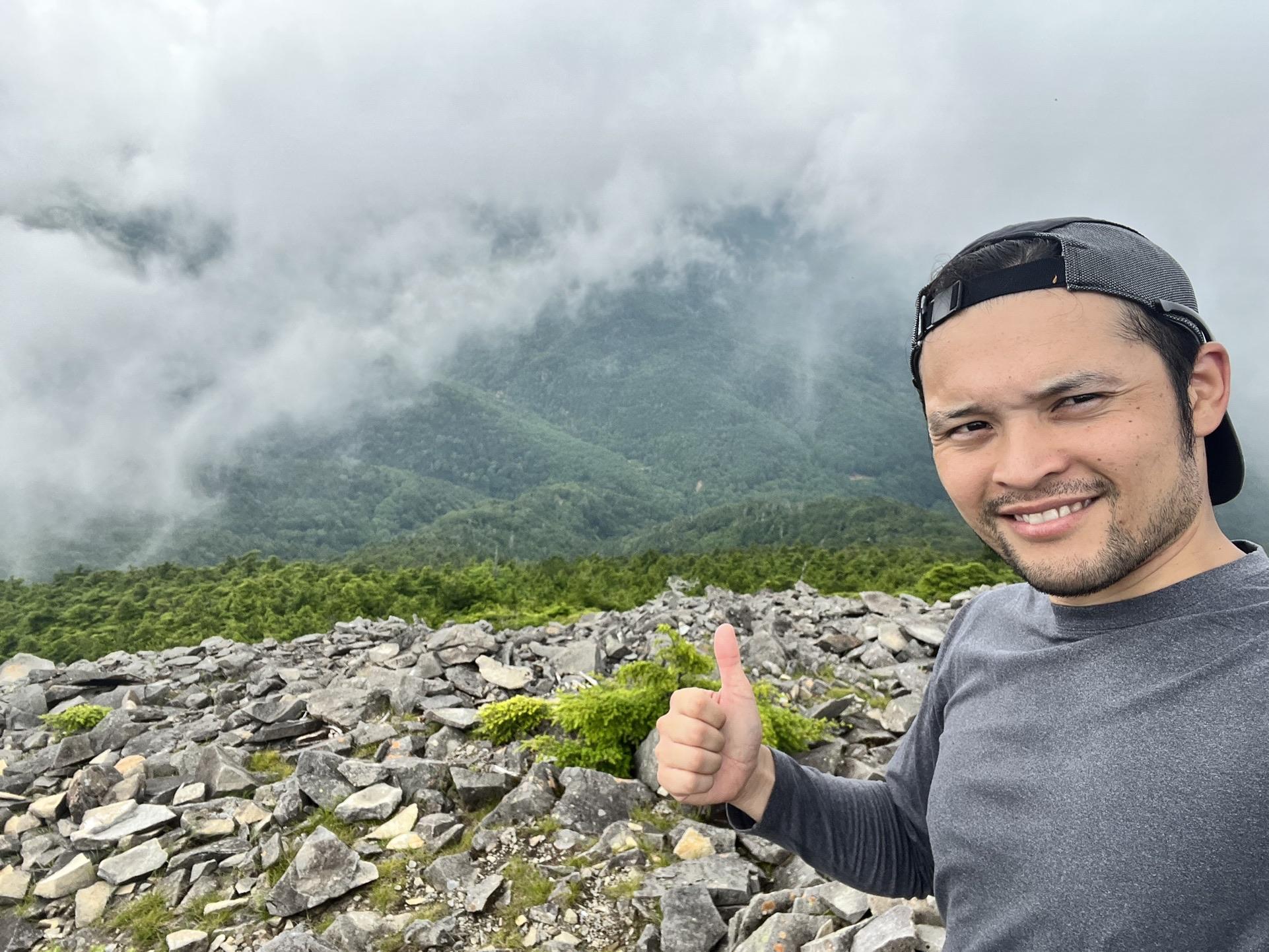 山梨百名山“黒金山”息を呑むほどに美しい渓谷から神秘の森へ贅沢山歩き！ / まっさんアドベンチャーさんの乾徳山・黒金山の活動データ