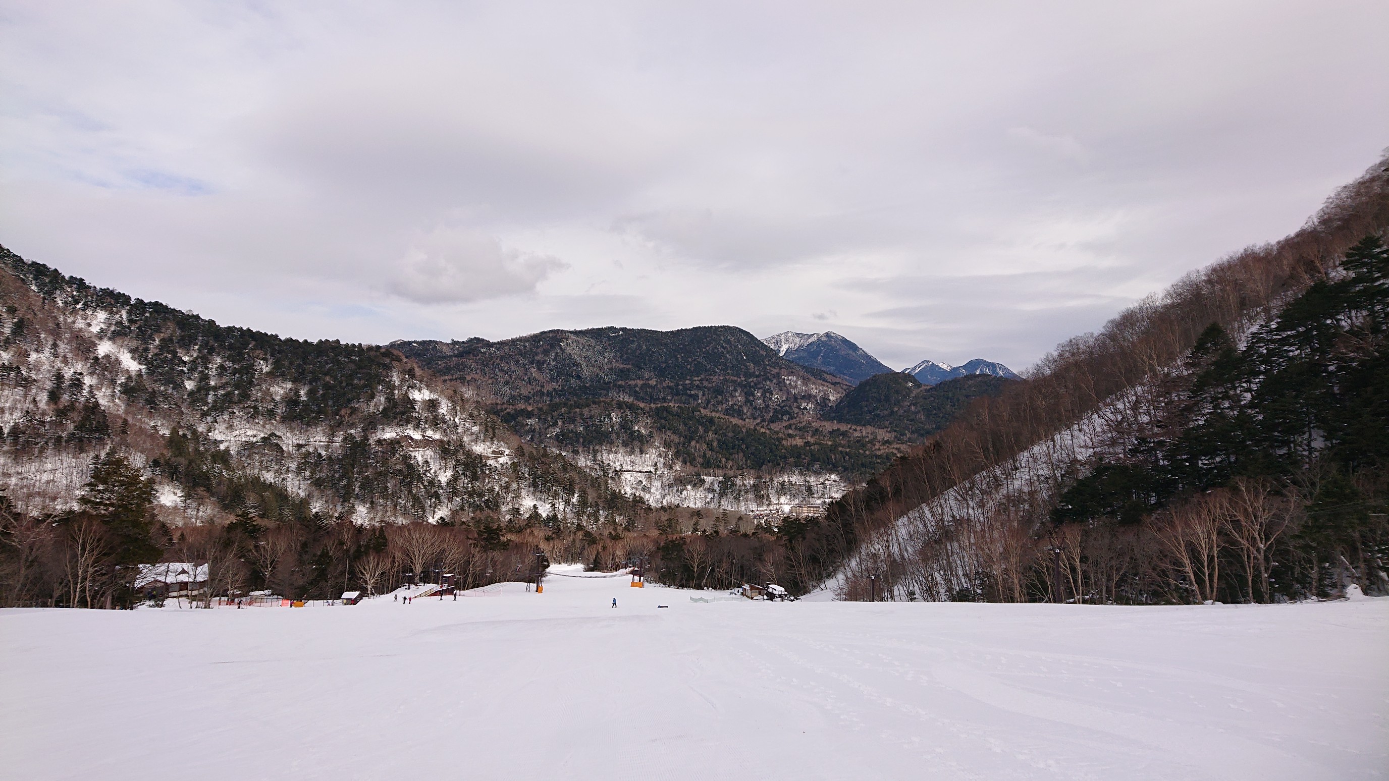 日光白根山・五色山・錫ヶ岳 湯元スキー場に帰還
駐車場で事情聴取