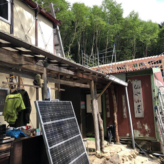 仙水小屋、


　工事してました、