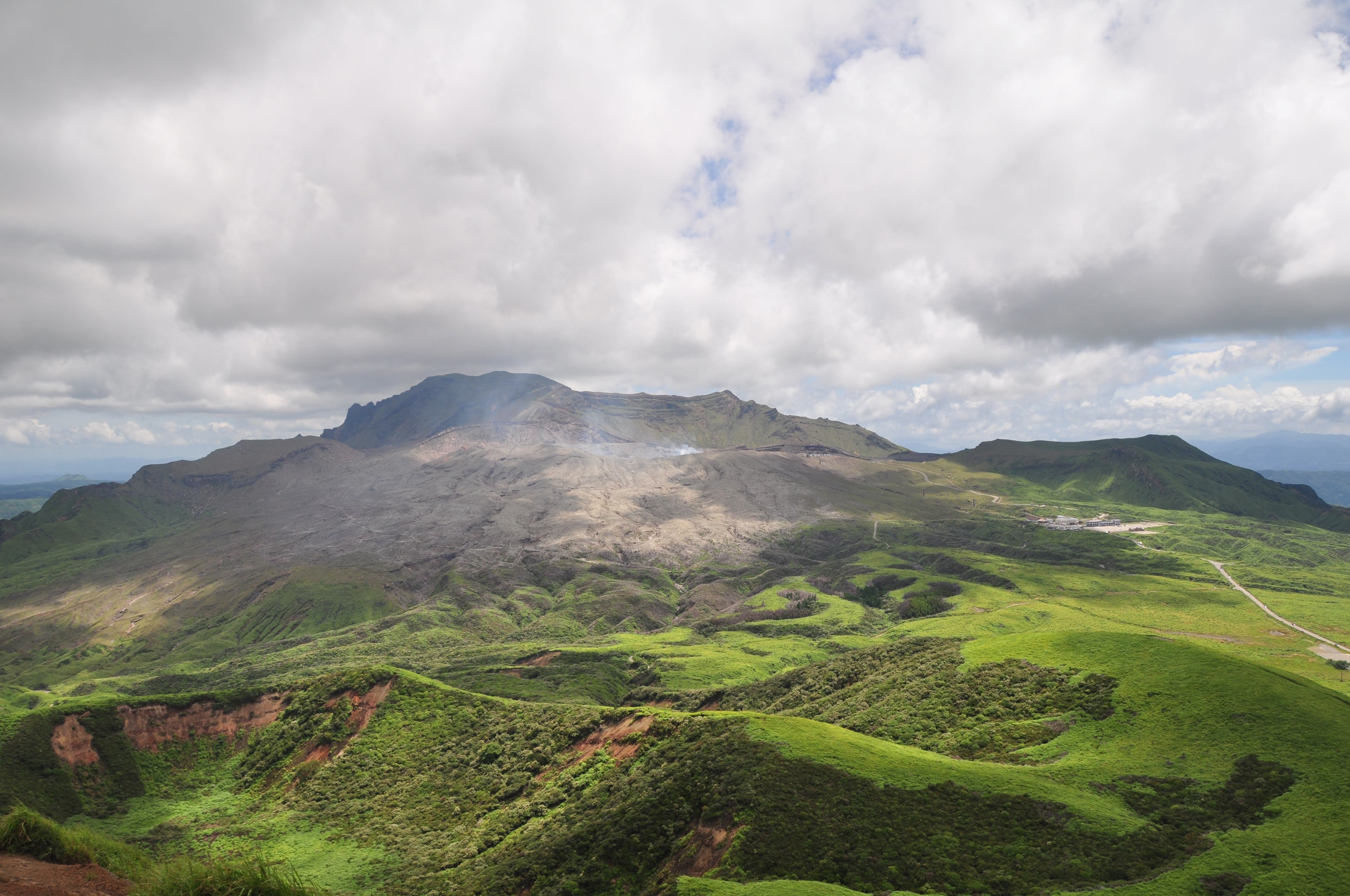 中岳（阿蘇山）の最新登山情報 / 人気の登山ルート、写真、天気