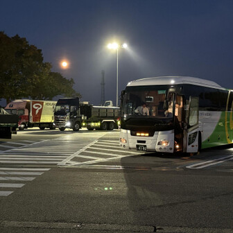 金剛堂山 今年9回目の夜行バス。登山に夜行バスがほぼデフォみたいになってきた。有磯海SAにて満月を眺める。