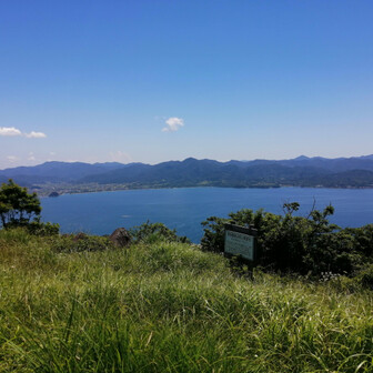 監視哨屋根より。
先程も言いましたが
てっぺんでは ないです😓