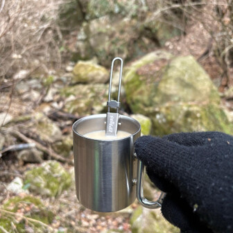 六甲山・長峰山・摩耶山 ここでお昼のつもりが、ザックの蓋がパッカリ開いており、カップヌードルが無くなってることに気がつく。
大ショック😨😨😨😨
後半シャリばてすること確定です😭
あまーいカプチーノでなんとか糖分補給します。