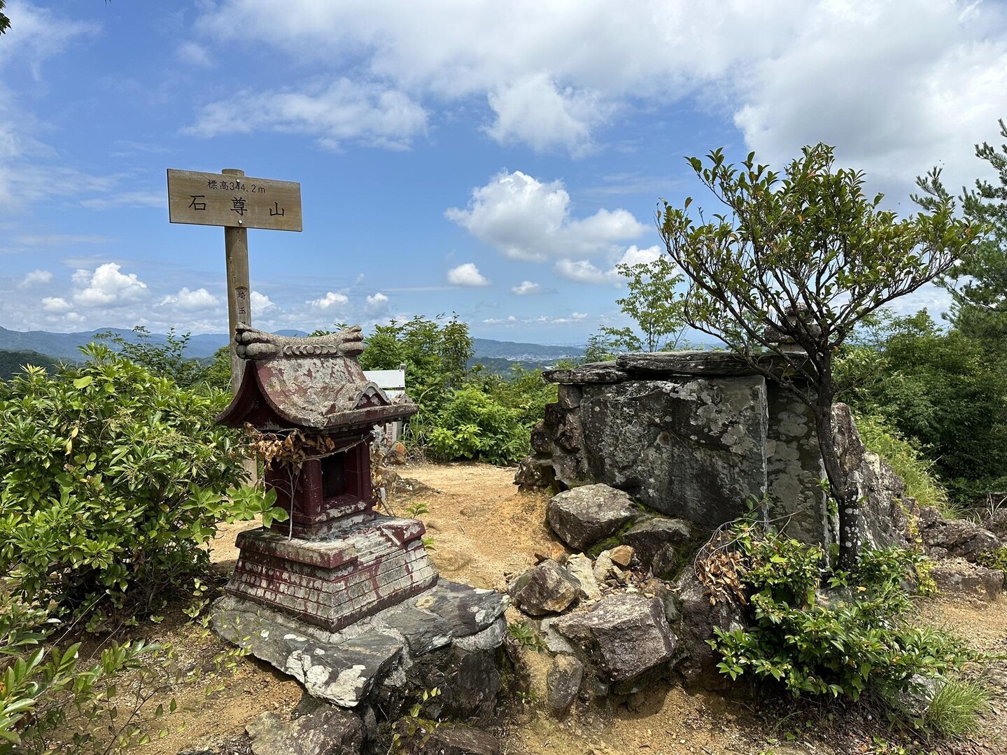 低山ハイク① 石尊山・官ノ倉山・不動沢の頭・烏森山（虚空蔵山）・天ノ峰・臼入山（細窪山） / よしこさんの官ノ倉山の活動データ | YAMAP ...