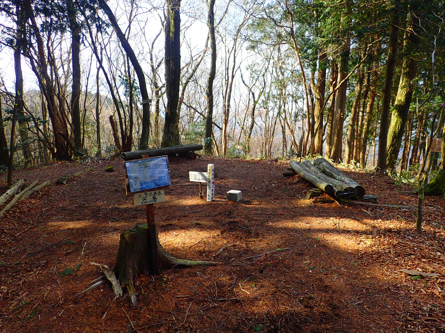 和泉山脈縦走 旧国道480号線通行止め 猿子城山 十五丁地蔵山 三国山 宿山 経塚山 葛城28宿第11経塚 鍋谷ノ峰 Bgn46sinceさんの槇尾山 槙尾山 和泉葛城山 神於山の活動日記 Yamap ヤマップ