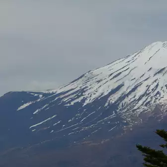 立山展望台にて。富士山の肩？