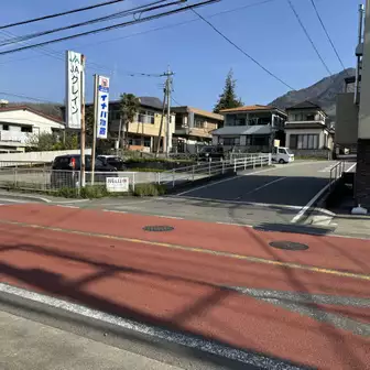 鳥沢駅を出てすぐ「扇山→」の案内板

登りやすい山のせいか、登山口まで案内板が続いていました。住宅街の中が迷いがちなので、助かりました。
