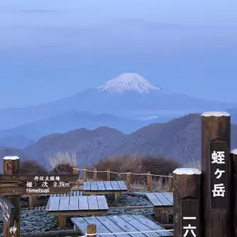 朝の富士山。今日はピンク度に欠けましたがやはり美しい