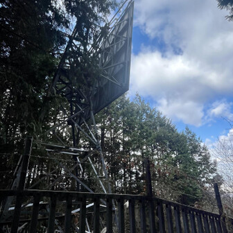 岩湧山・一徳防山・三石山 おっとここにも反射板がありました
きっと山が多いから
電波が届きにくいんだろうなぁ