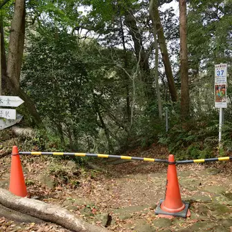 以前山行した時の神武寺駅からの登山道は、通行止です。
