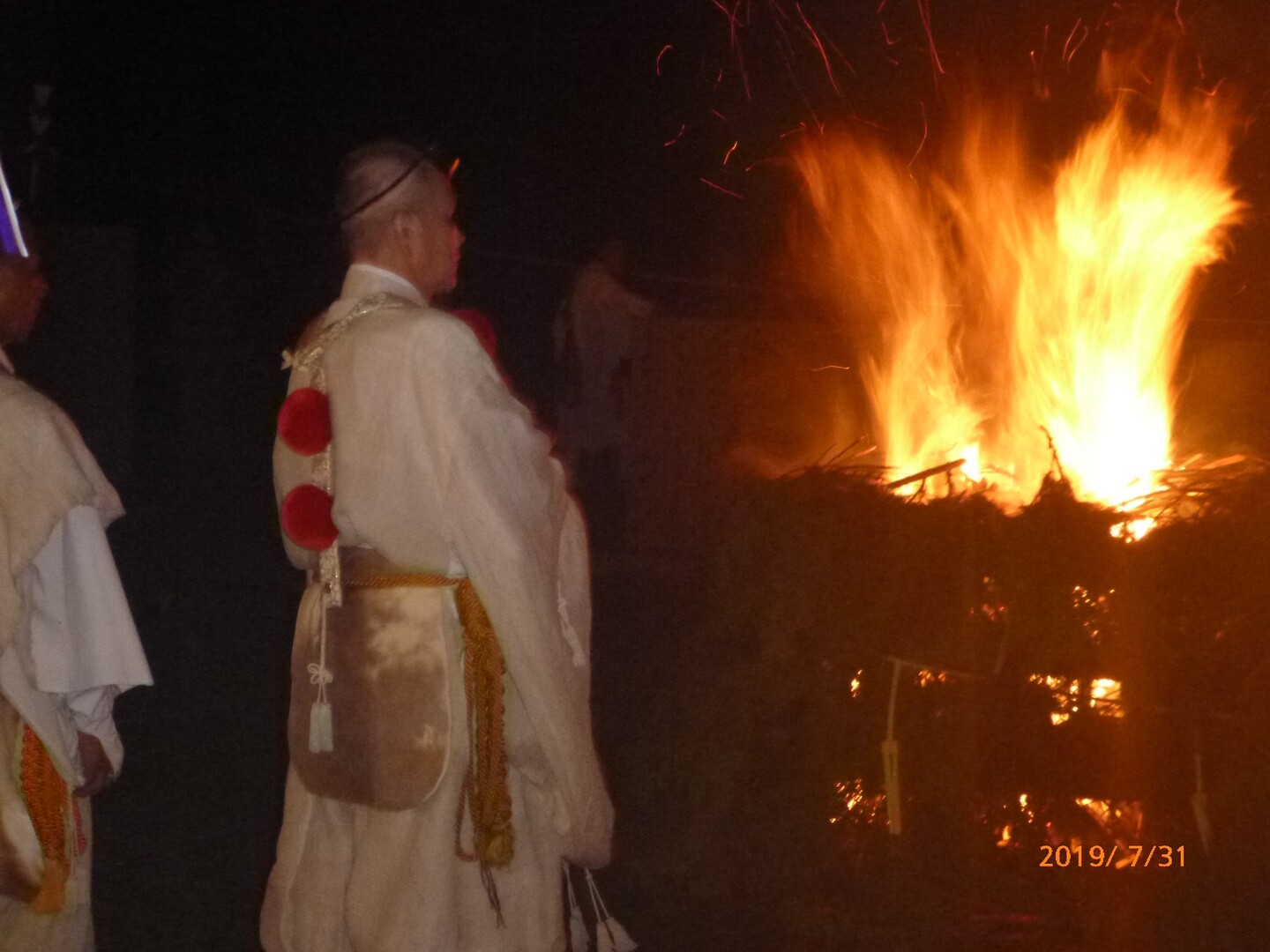 愛宕山 千日参り 表参道2往復 昼の部 夜の部 夕御饌祭 御利益は二千日分 しもさんの愛宕山 三頭山 朝日峯の活動データ Yamap ヤマップ
