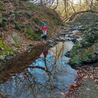 左門岳 ちょろちょろと小川が流れています。
