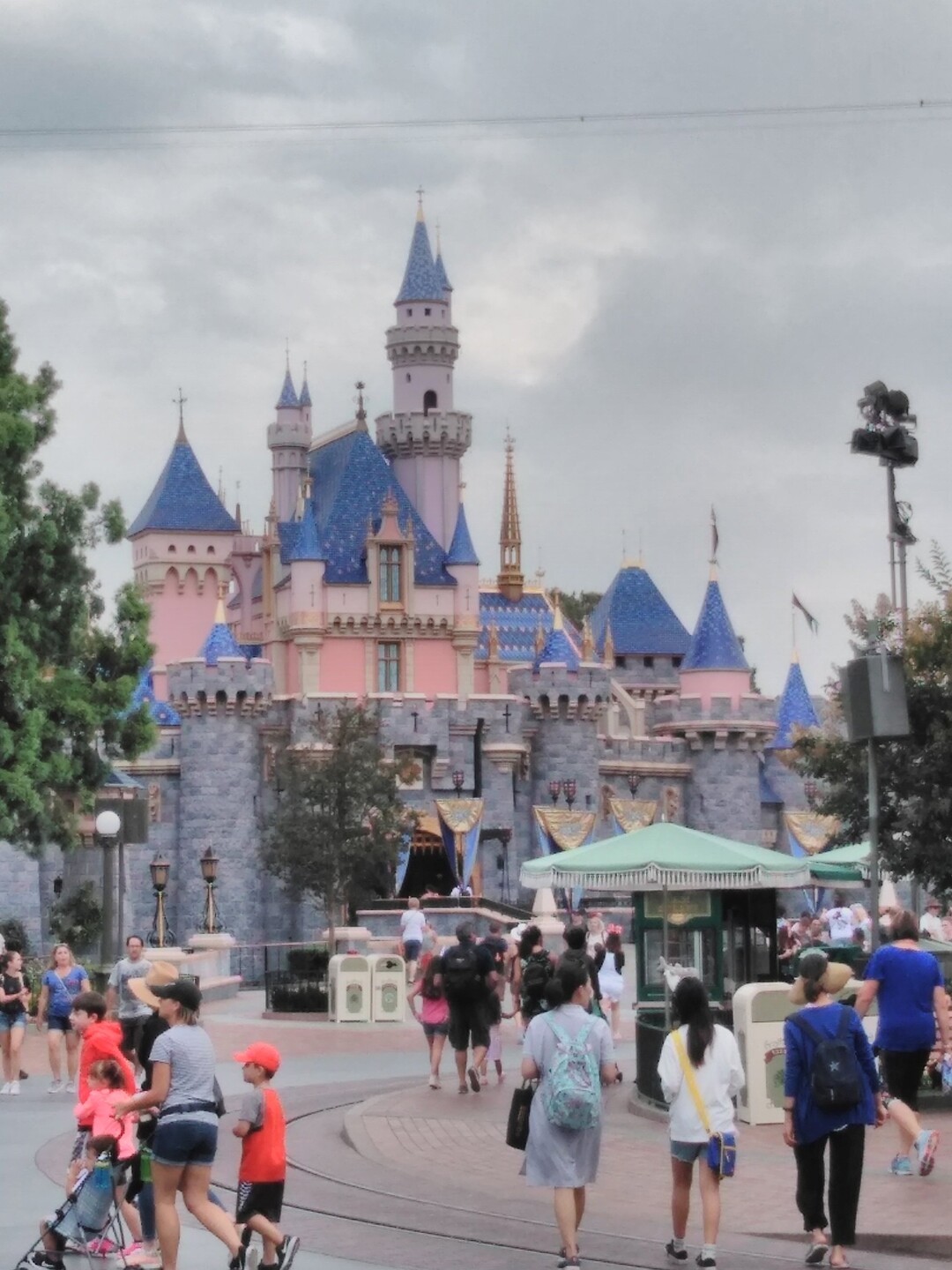 カリフォルニア2日目 ディズニーランドパーク 初日 サンアントニオ山の写真2枚目 一番初めのディズニーランドはここ 何か Yamap ヤマップ