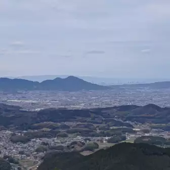 高取山から見る二上山
右後ろにはあべのハルカス
