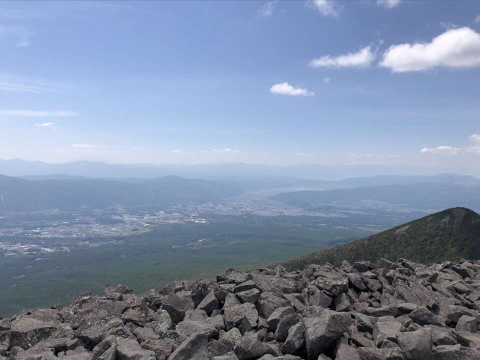 諏訪湖までも、先日登った西岳が 下に見える