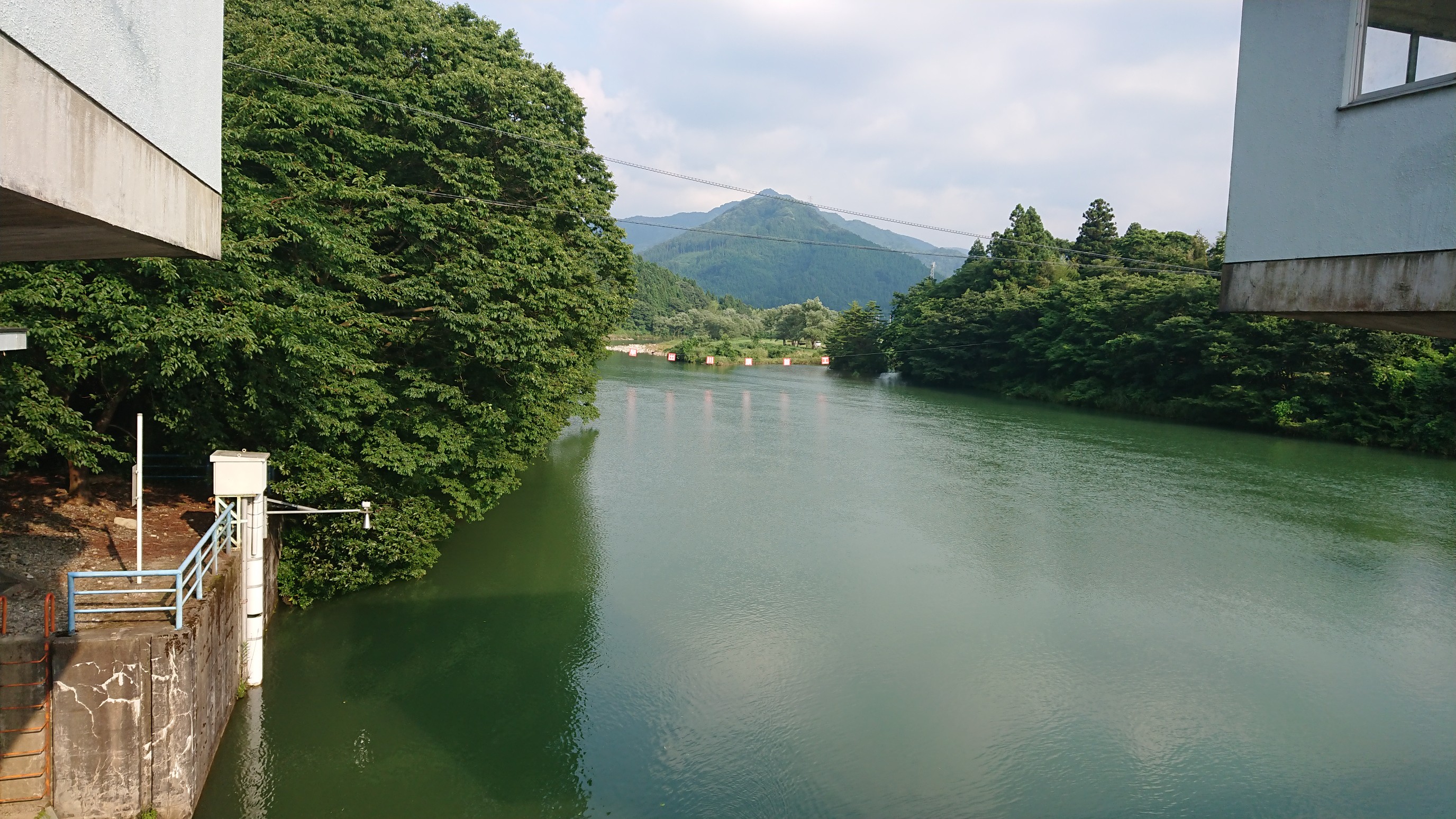 木六山・銀次郎山 権現山と東光院
昔はダムがなかったので写真右手に河原が広がり格好の水遊び場だったんですが