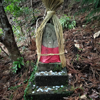 熊野古道 小辺路 菰被りのお地蔵さん