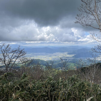 経ヶ岳・法恩寺山 平野部は晴れてていい感じなんですが。
