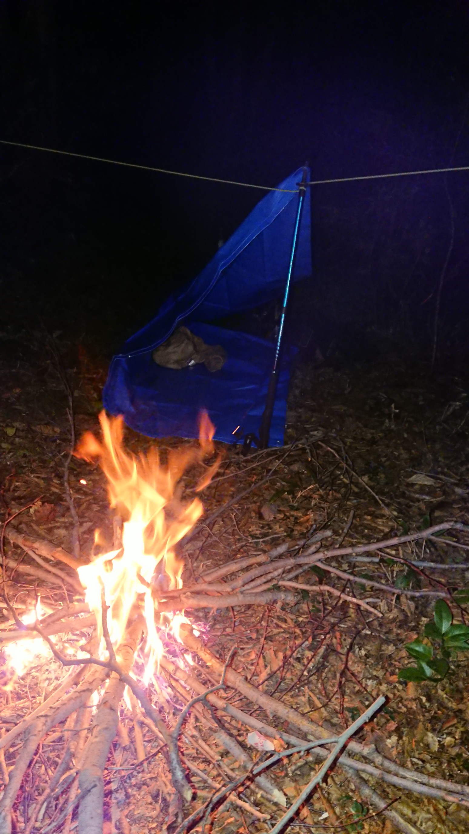 木六山・銀次郎山 今日の寝床
寝るときはポール下げて
火は熊避け