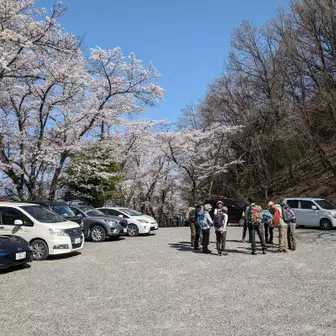 長峰山駐車場
団体登山客がいっぱい集まっていました。