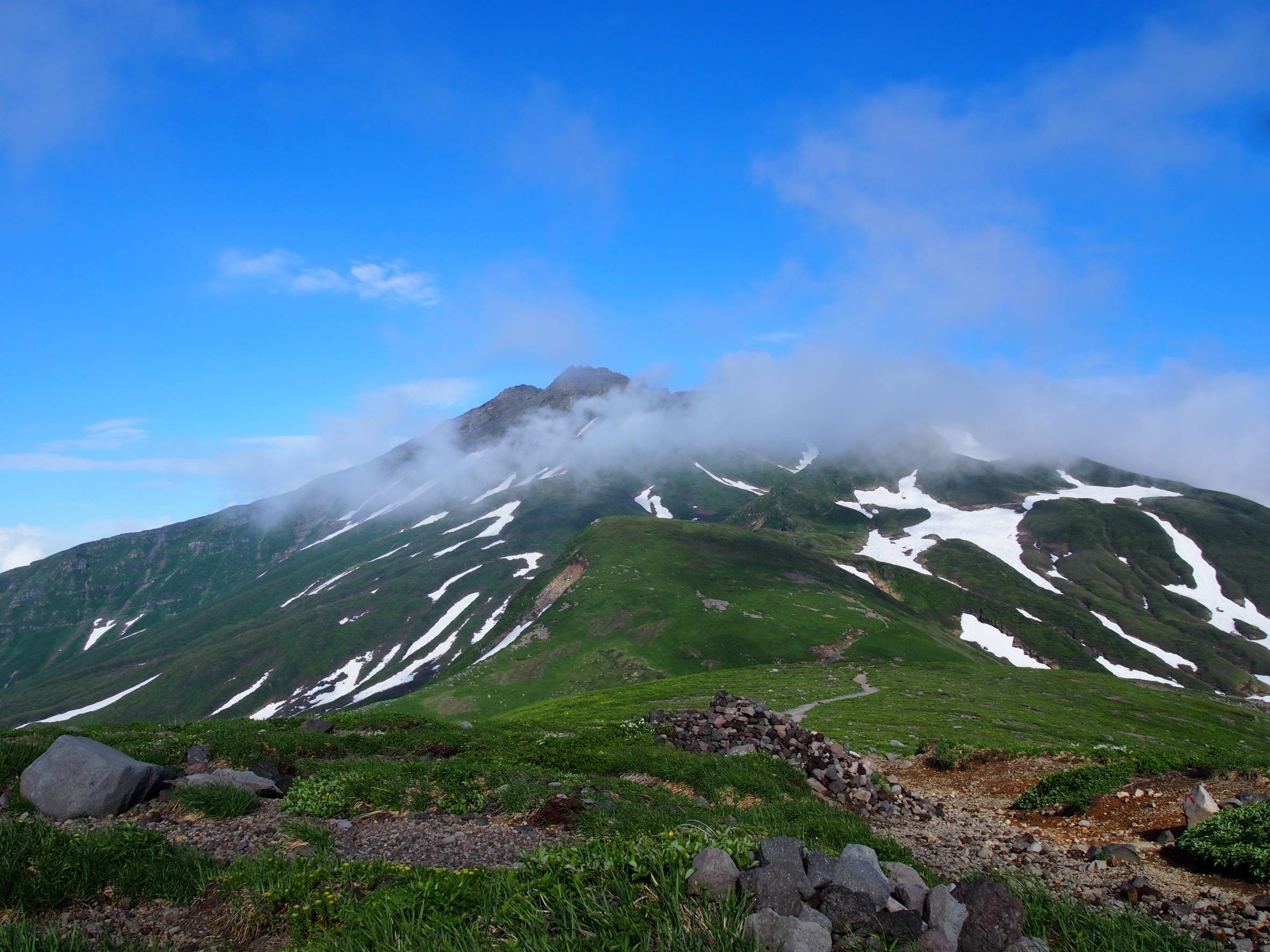 青空が見えた鳥海山 のりっぺさんの鳥海山 七高山 笙ヶ岳の活動データ Yamap ヤマップ