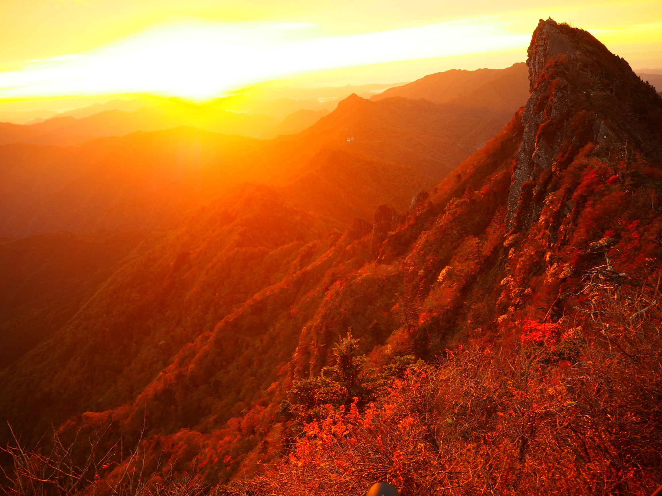 石鎚山 東雲色の天狗さま だいもんさんの石鎚山 堂ヶ森 二ノ森の活動データ Yamap ヤマップ