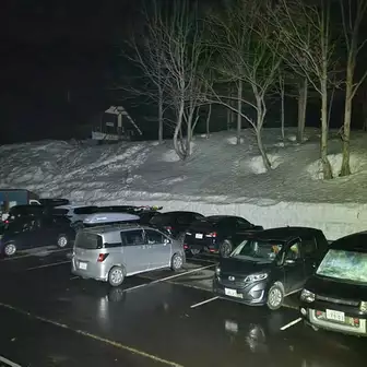 深夜2:30
すでに駐車場けっこう埋まってた。