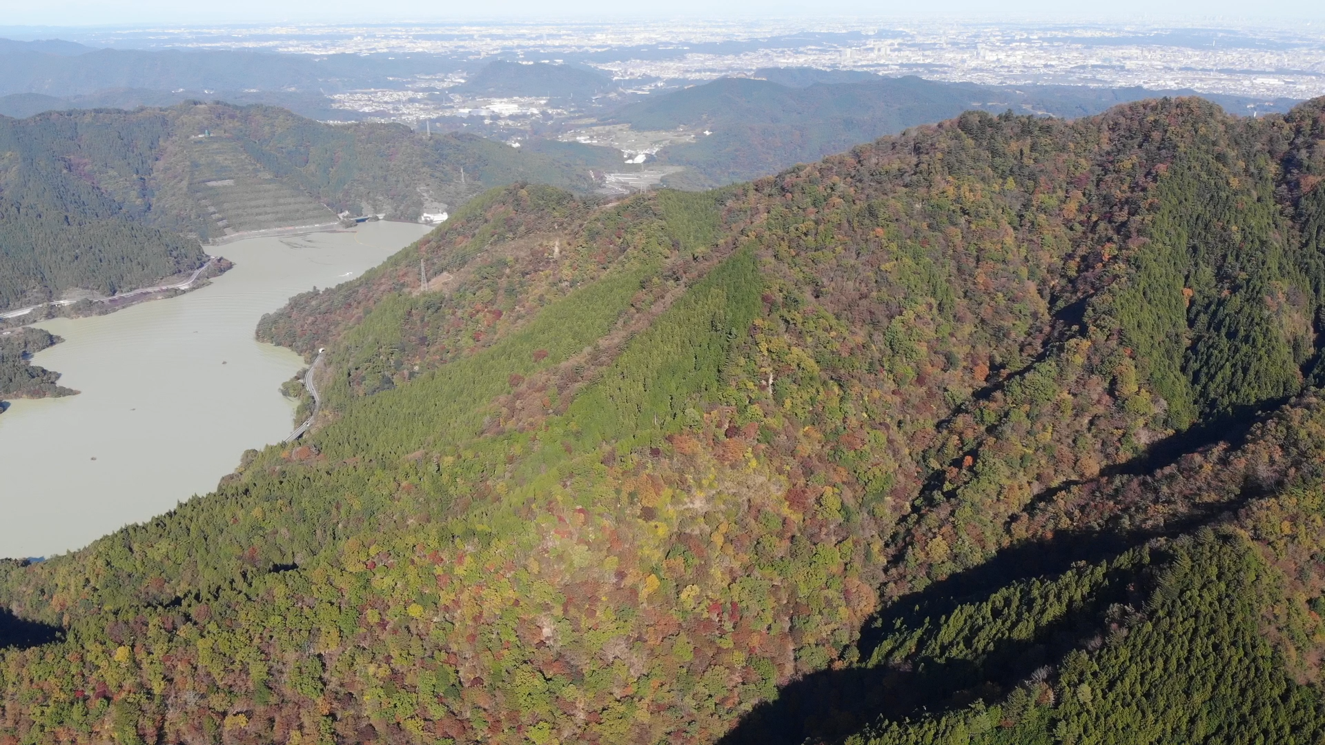 裏ヤビツ通行止確認と紅葉の宮ヶ瀬湖 キャンパーさんの大山の活動日記 Yamap ヤマップ