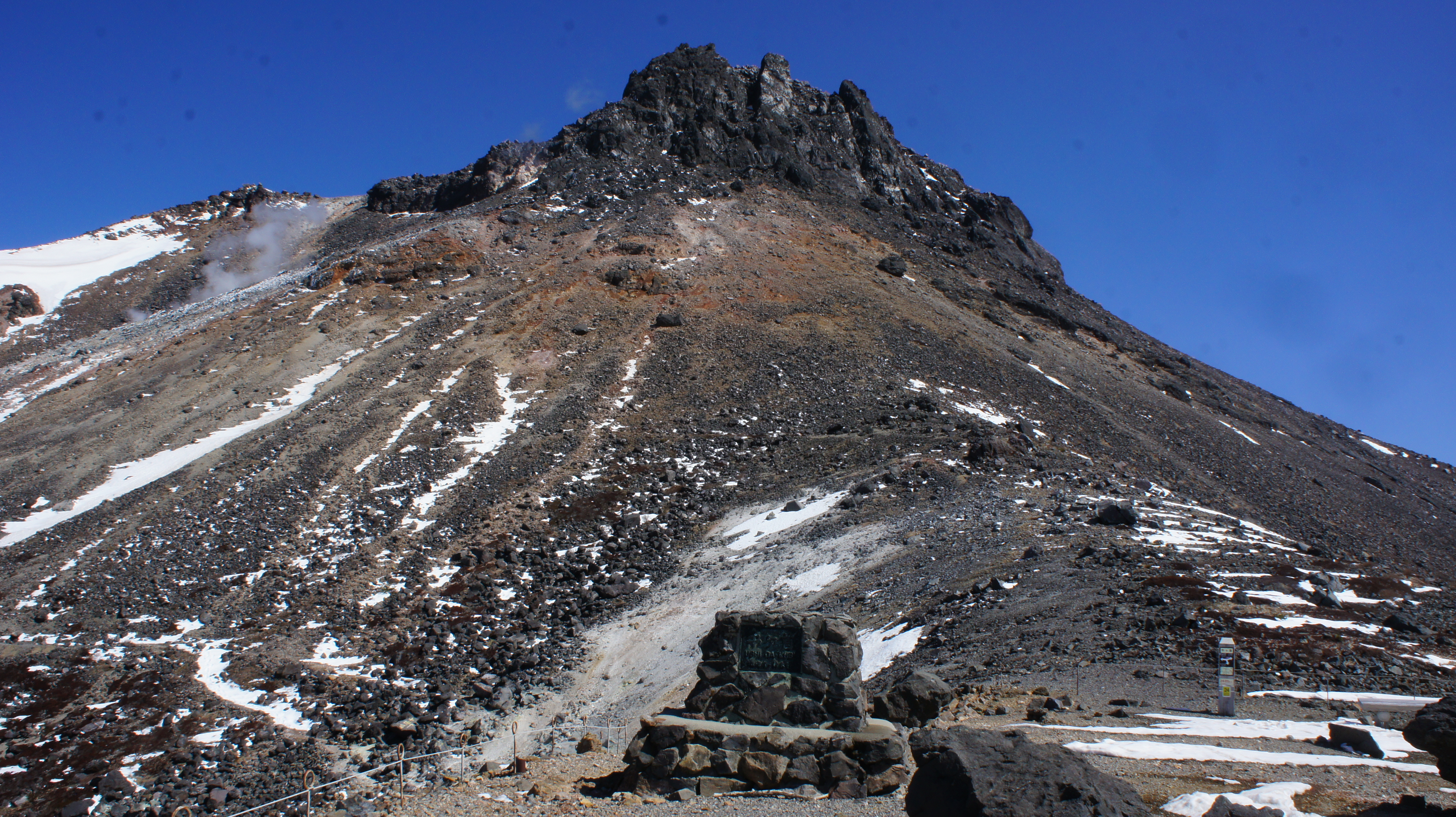 茶臼岳 ロープウェイ駐車場から山頂 牛ヶ首 Toshiさんの茶臼岳 那須岳 三本槍岳 赤面山の活動データ Yamap ヤマップ