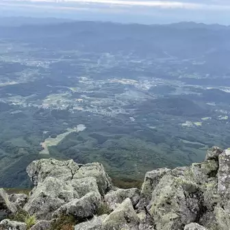 眼下に百沢スキー場が見えます＾＾
登山口の岩木山神社はそのちょっと左側⛩️