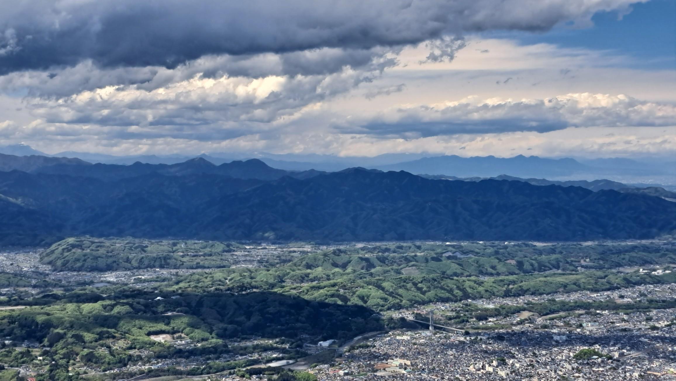 武甲山・伊豆ヶ岳・小持山 浅間山　榛名山　赤城山　
分かるかなぁ
