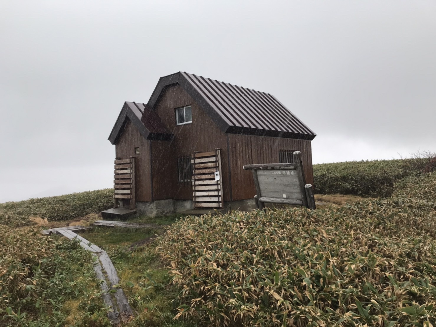中ノ岳避難小屋 小屋終い 2019 10 14 やんさんの越後駒ヶ岳 八海山 荒沢岳の活動日記 Yamap ヤマップ