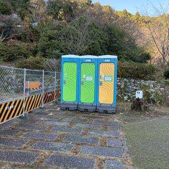 仮設トイレがあります