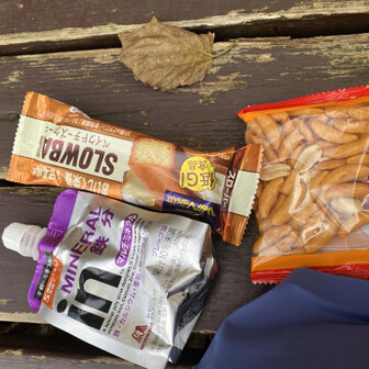 柿ピーだけ食べた。鉄分はちょっと補給。