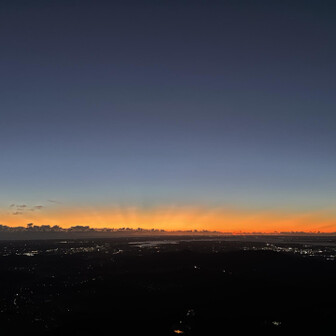 雲の凸凹に沿ってビーム出まくり🔆