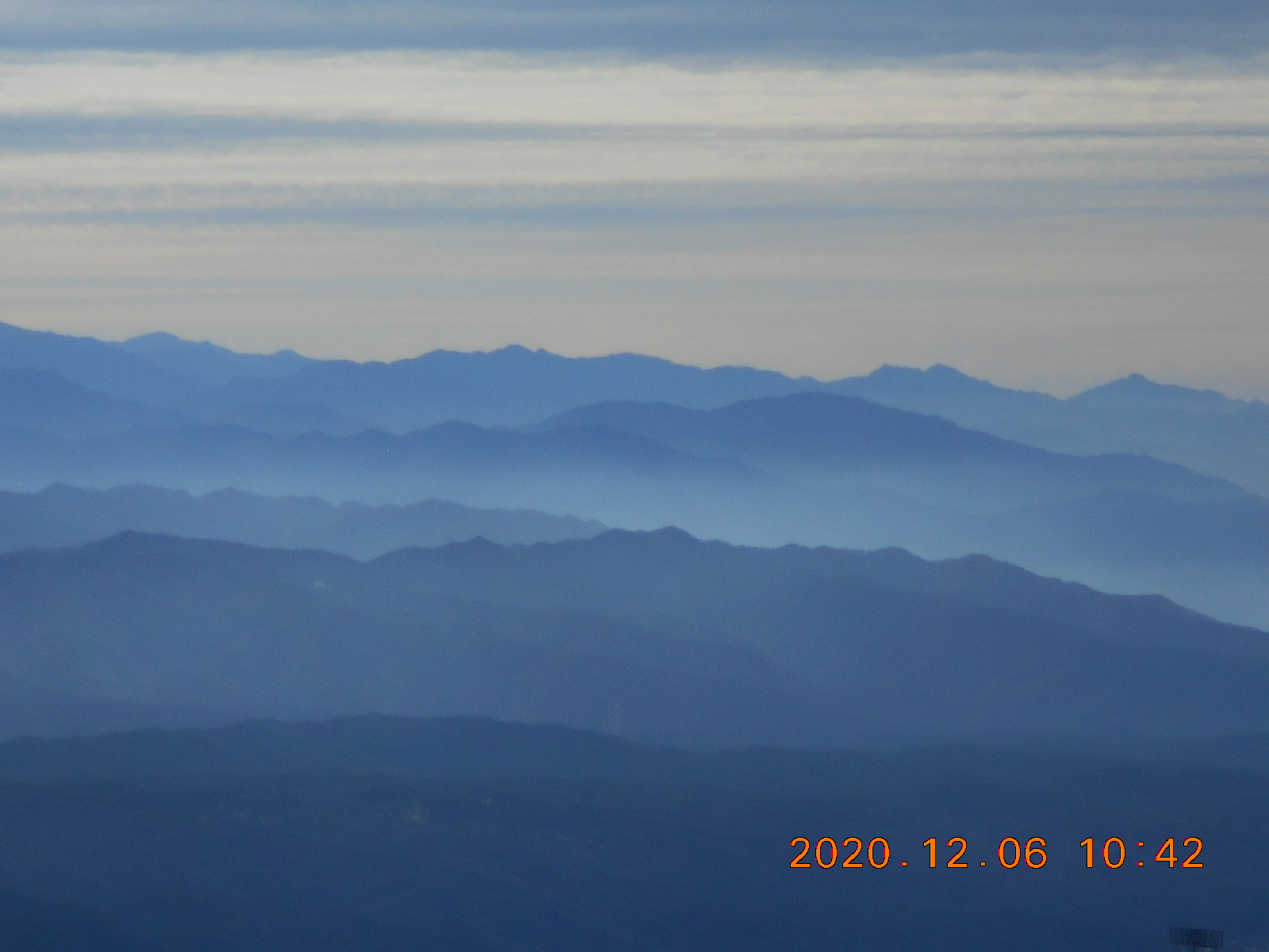 初冬の高ボッチ山 冬季通行止めになる直前の山歩き 360 の大展望をこんなに気軽に味わえるところは他にないのでは たかさんの鉢伏山 高ボッチ山 三峰山の活動データ Yamap ヤマップ