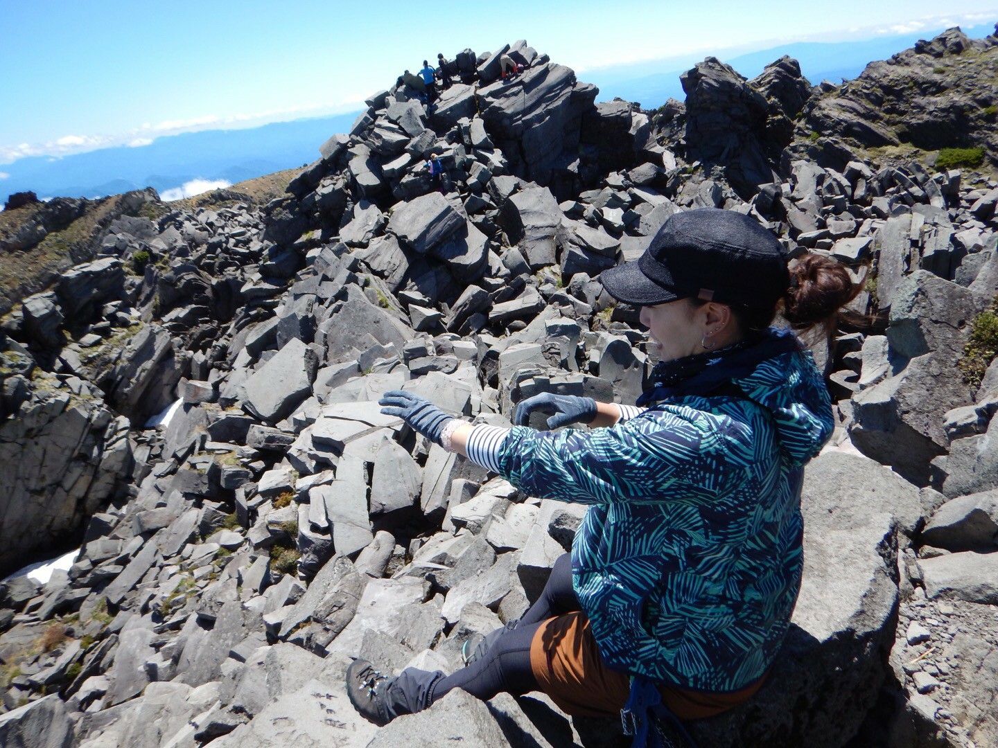 06 21鳥海山 花 文字の雪形 荒神ケ岳 ミキさんの鳥海山 七高山 笙ヶ岳の活動データ Yamap ヤマップ