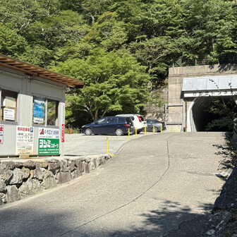 登山口から駐車場