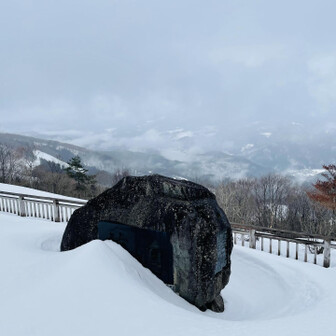 蘇武岳 林道まで戻ってきた！
初めて来たのは10年以上前だが、その時はこの石碑の横に車を駐めた気がする🚗