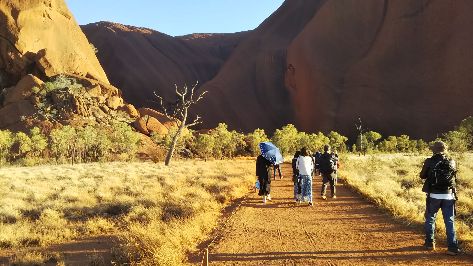 カタ ジュタ マウント オルガ の前にサンライズのウルル エアーズロック かめさんさんのウルル エアーズロック の活動日記 Yamap ヤマップ