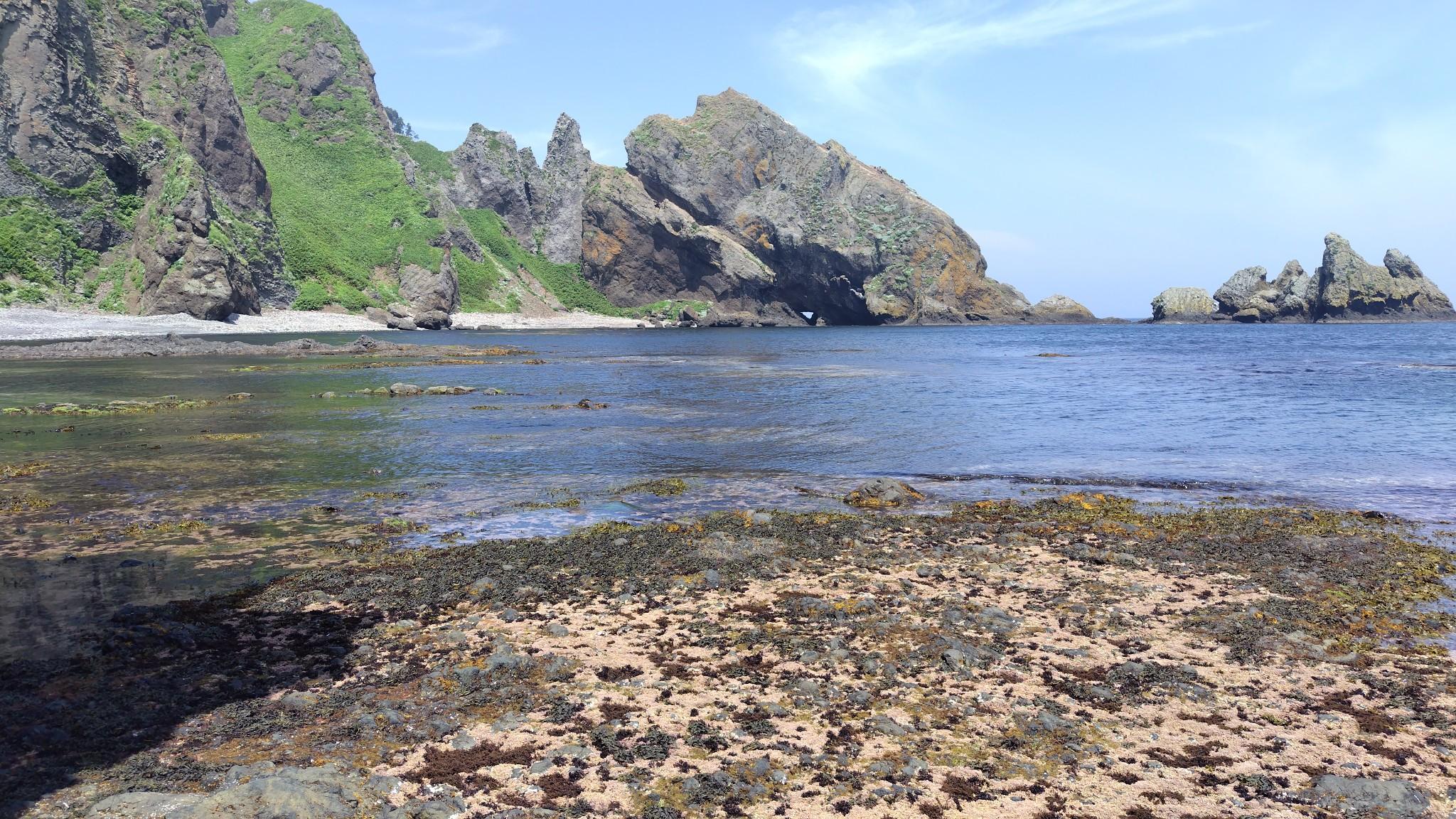 なんとか通過した巨岩地帯からこの先に見えるメガネ岩までは、難所（イベント）が連続。