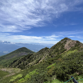 権現小屋からの編笠山、西ギボシ、東ギボシ。