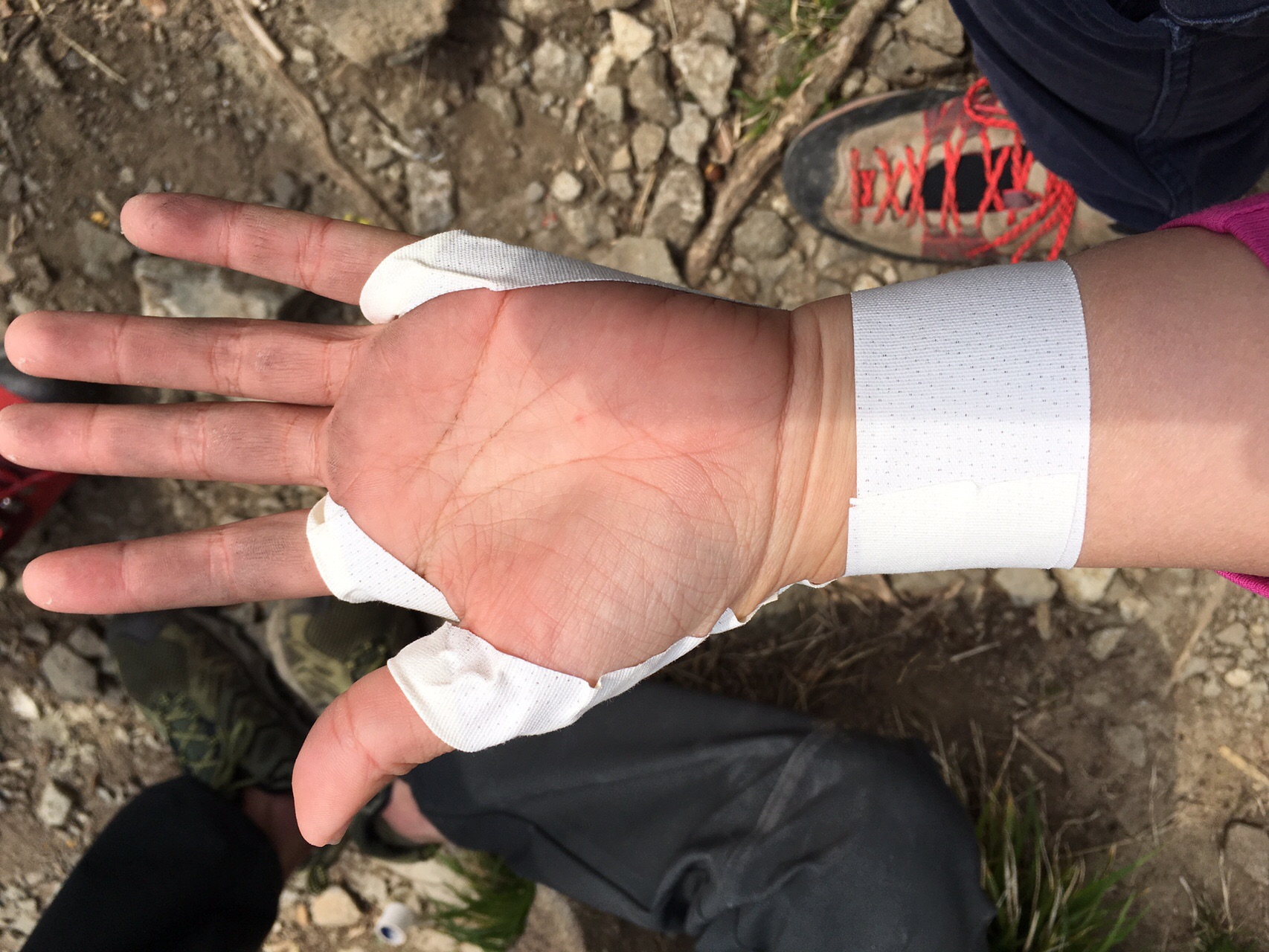 かまへんよー クラッククライミングでジャミングすると手が痛いわ でも楽しいわ でも登れないわ 味噌汁 飲みたいわ めっちゃ まるで 留学生 みたいやな 岡崎体育編 Su Niiyanさんの沼津アルプス 鷲頭山 香貫山の活動日記 Yamap ヤマップ