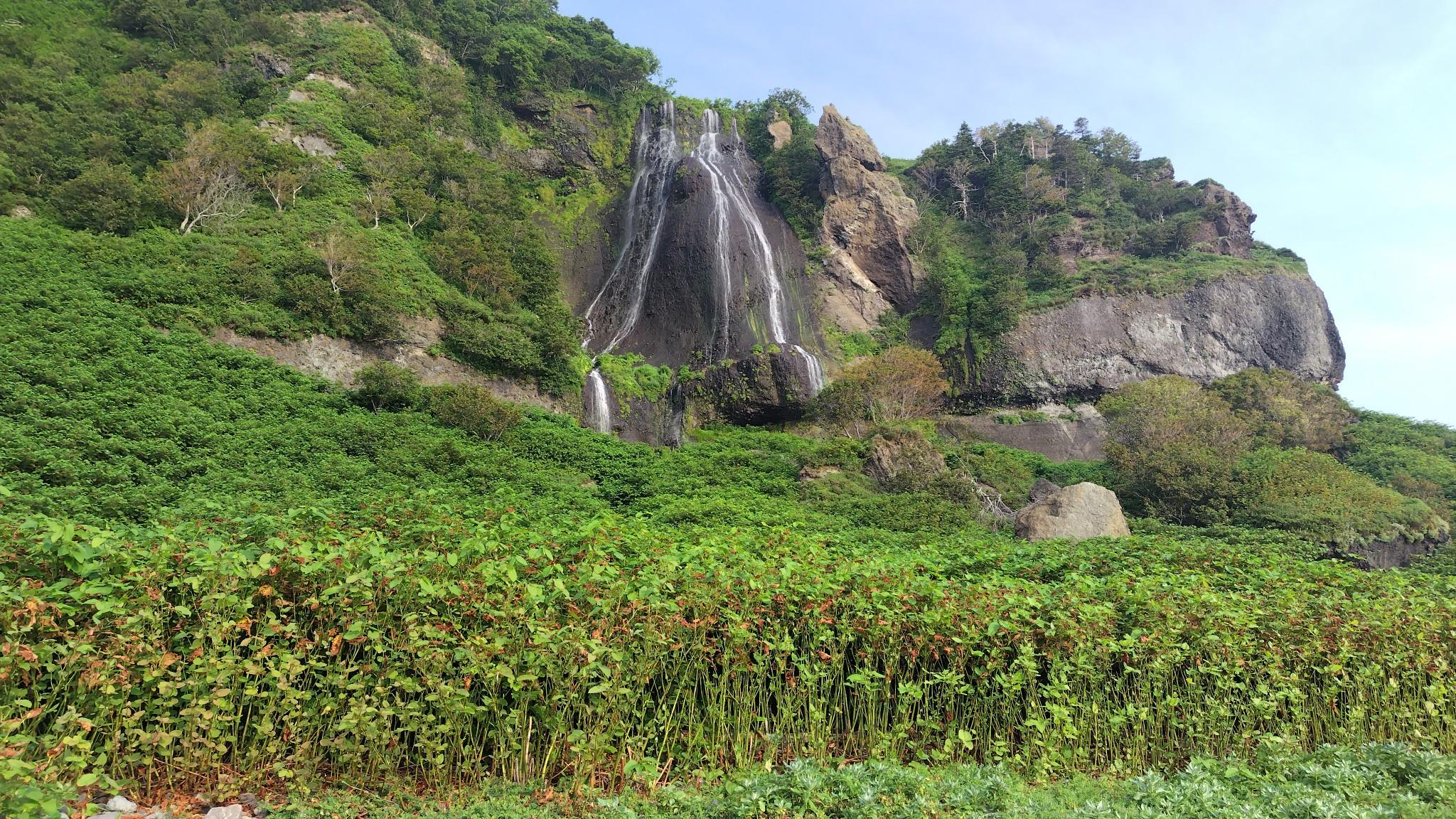 女滝を通り過ぎ…。