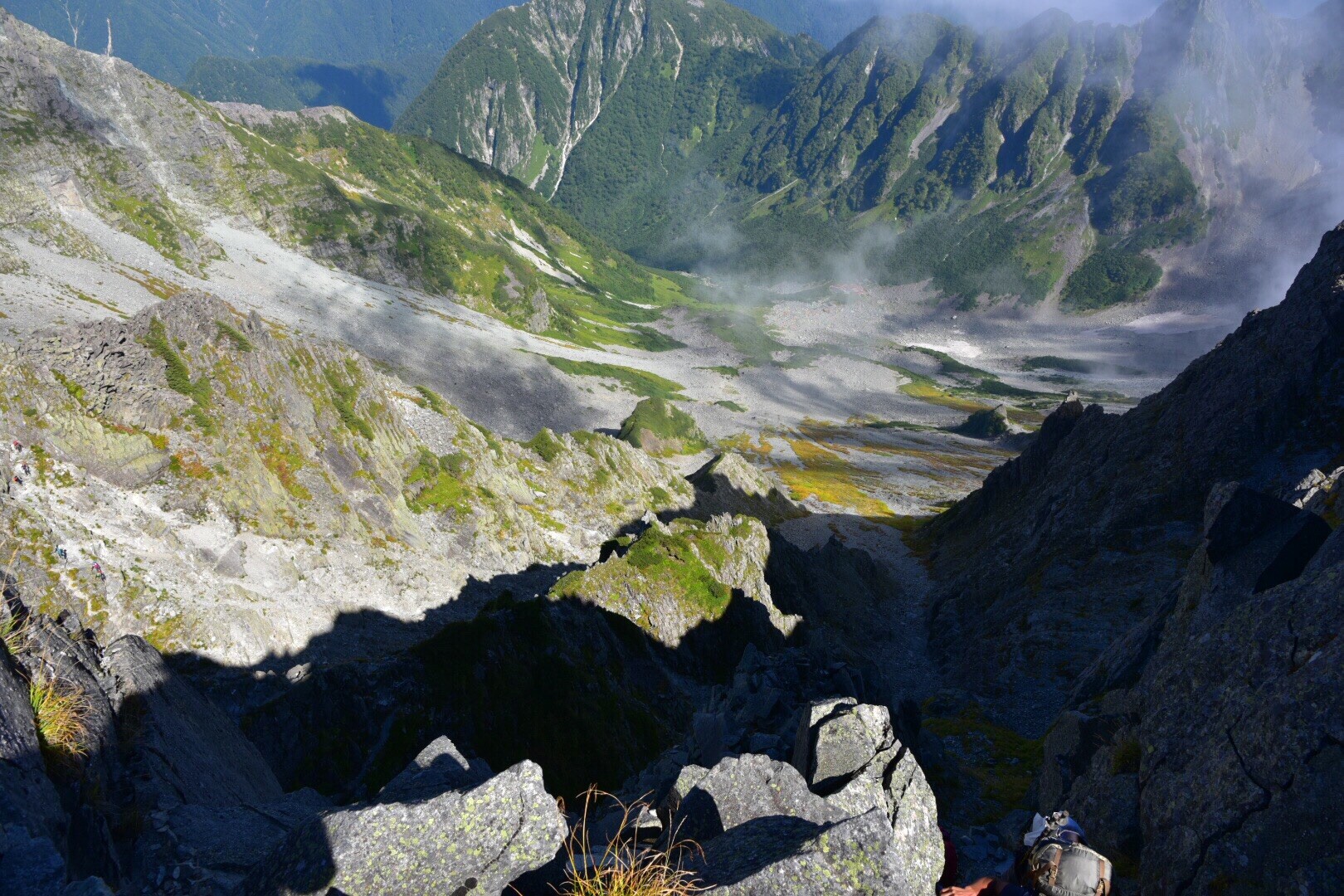 ジャンダルムに挑戦 槍ヶ岳 穂高岳 上高地の写真114枚目 広大な涸沢カールを目下に 北穂高を目指し Yamap ヤマップ