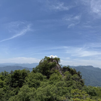 あちらはさっきいた山頂⛰️