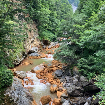 釜トンネル手前の景色。
歩いて目指すからこそ見える景色がある。