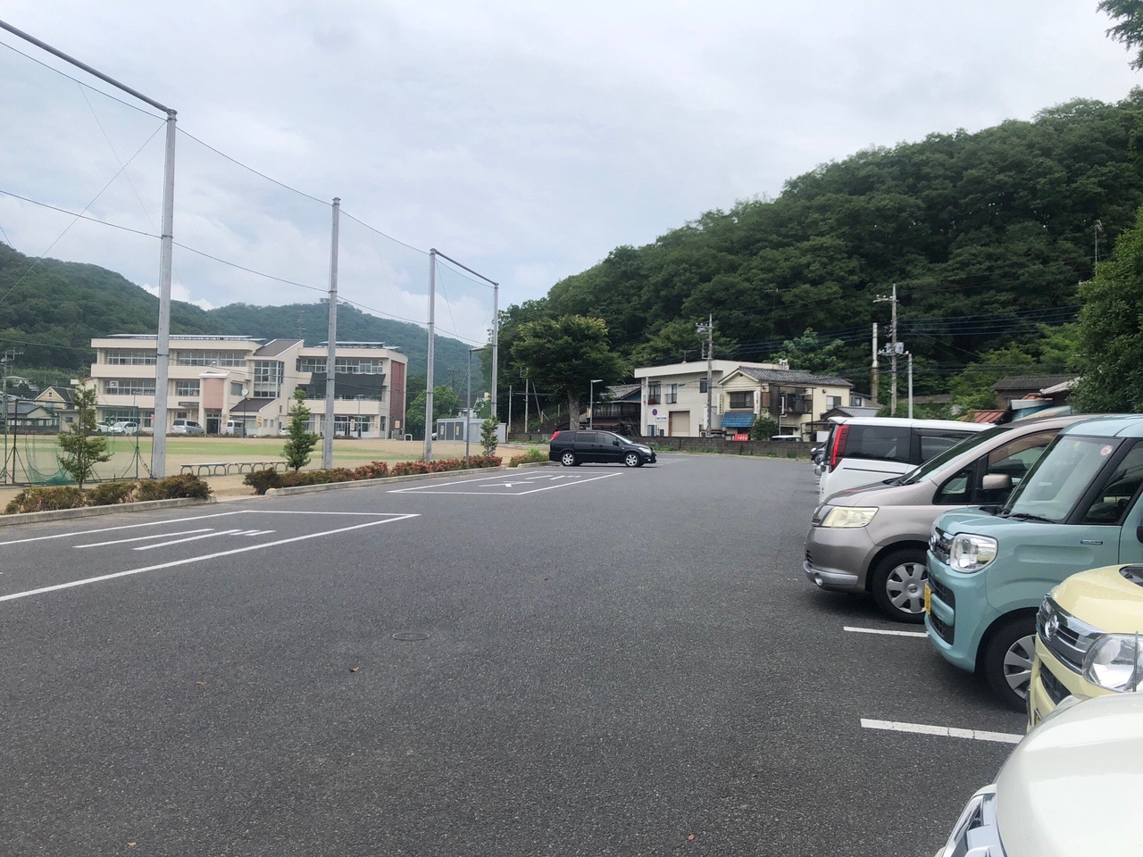 両崖山・仙人ヶ岳・石尊山 さいこうふれあいセンターに駐車させて貰いました。
織姫神社周辺の駐車場は2時間以内ですが、ここは大丈夫です。
センター内の綺麗なトイレを使わせて貰いました。